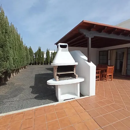Marta Villa *